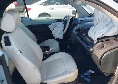 2010 Volkswagen New Beetle 2.5L Final Edition z USA, uszkodzony, nr VIN 3VWRG3AL0AM009953